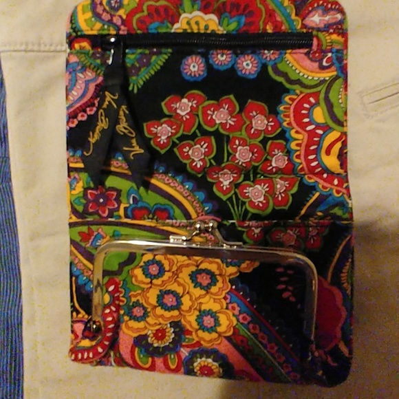Vera Bradley Accessories - NWOT Vera Bradley wallet